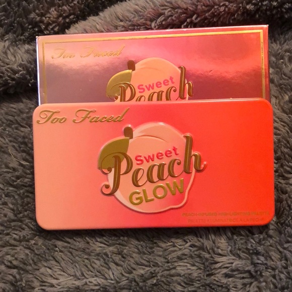 Too Faced Sweet Peach Glow - Picture 2 of 3